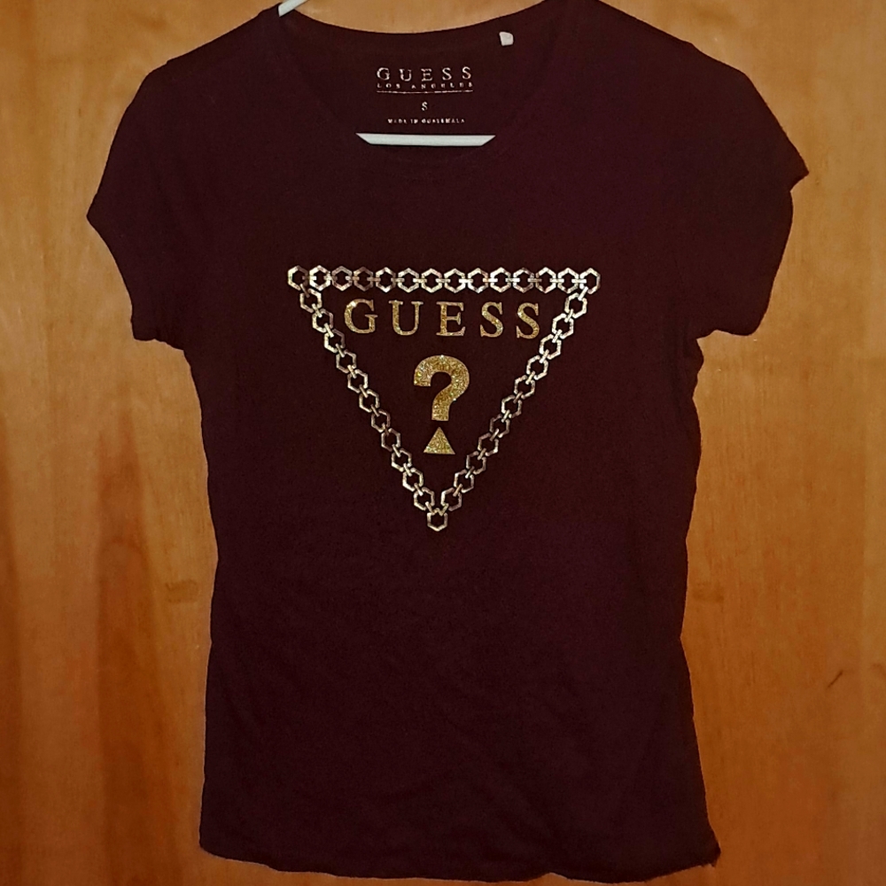 Size small Guess t-shirt - Picture 2 of 3